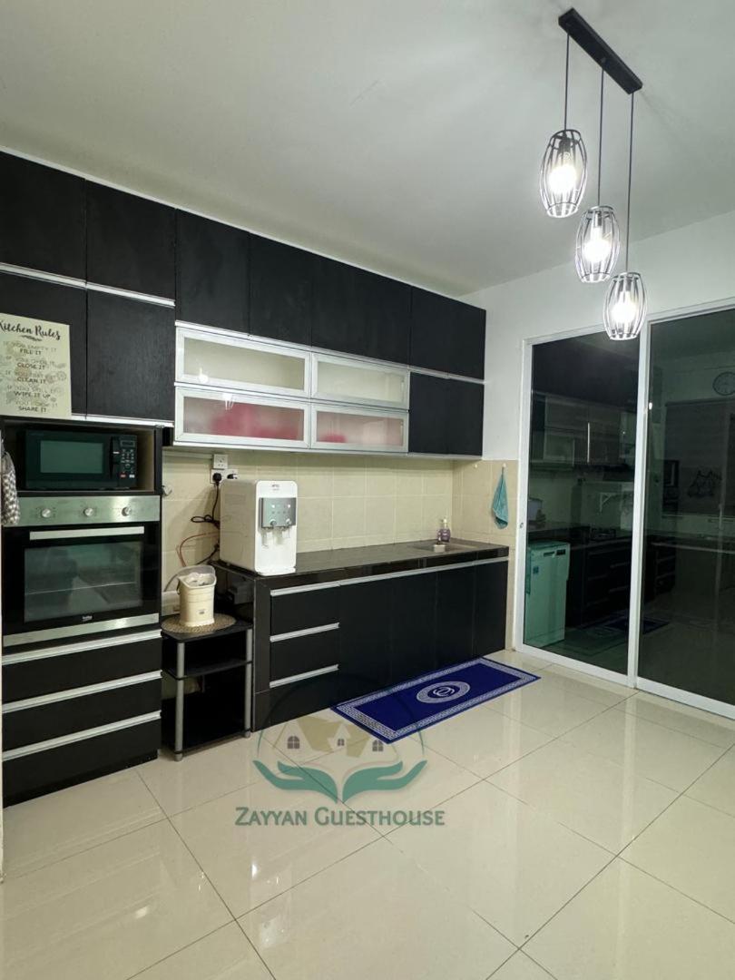 Zayyan Guesthouse Kuching Dış mekan fotoğraf