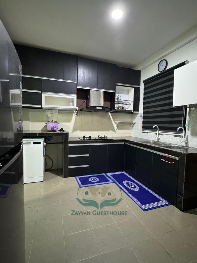 Zayyan Guesthouse Kuching Dış mekan fotoğraf